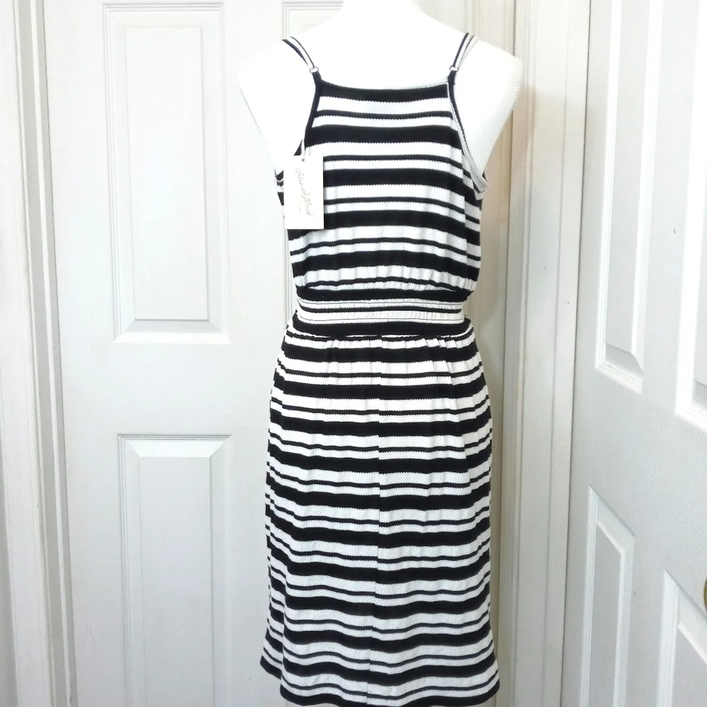 NWT Universal Thread Wrap Style Dress - Picture 4 of 7